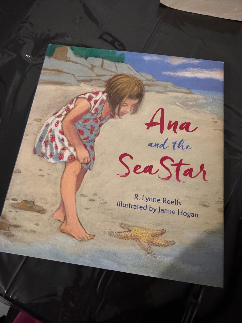 Ana and the Sea Star - Picture Book (Blue/Red)